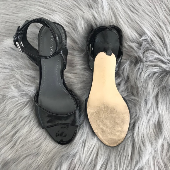 SOLD 🚨 Calvin Klein - Black Heels - Picture 2 of 3